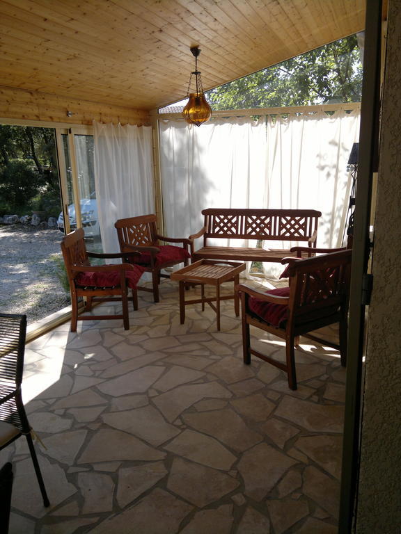 Villa A L'Est D'Uzes Saint-Siffret Habitación foto