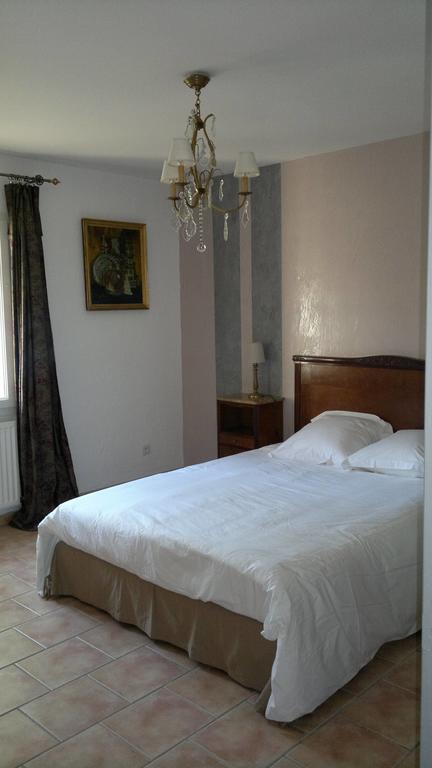 Villa A L'Est D'Uzes Saint-Siffret Habitación foto
